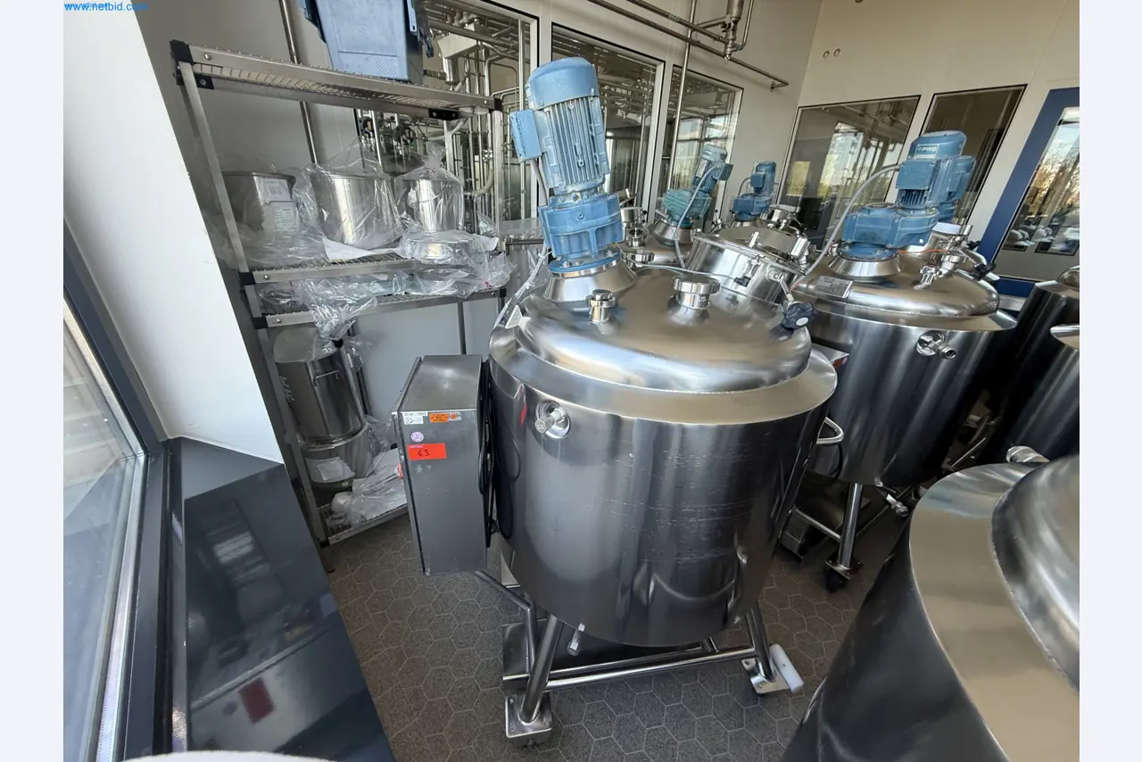 Instalações de produção e embalagem farmacêuticas / Equipamentos de laboratório e operacionais-1