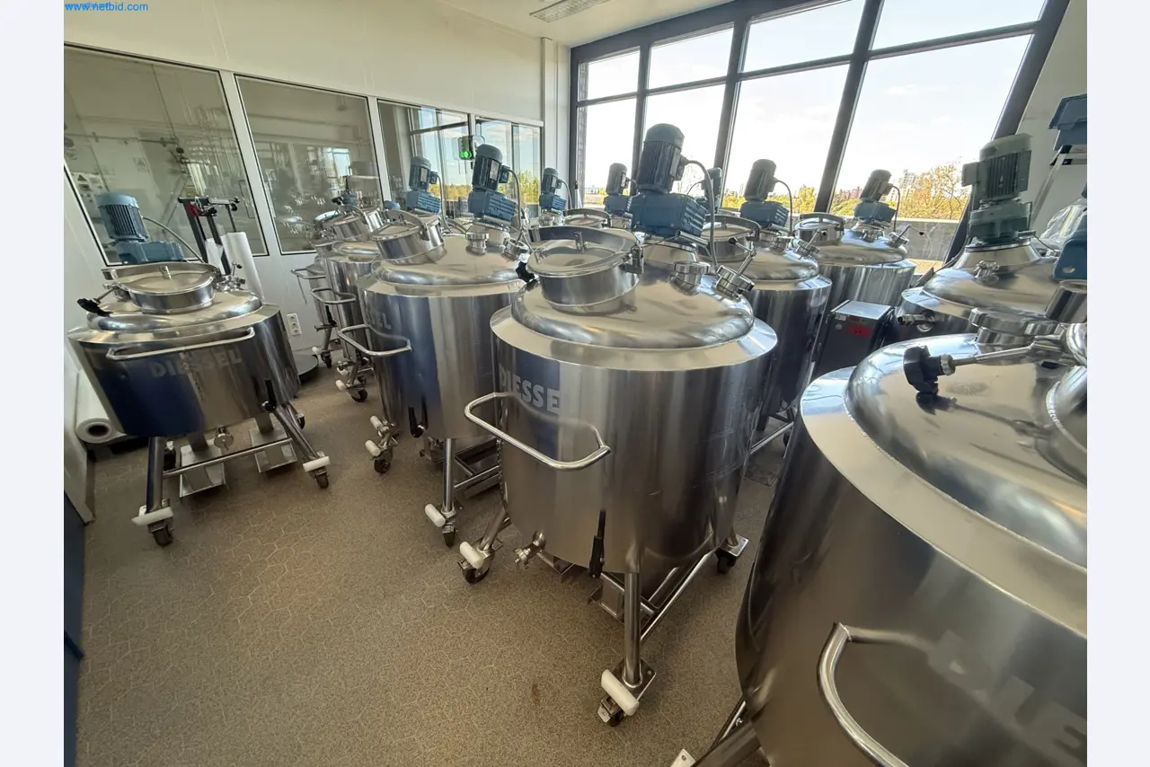 Instalações de produção e embalagem farmacêuticas / Equipamentos de laboratório e operacionais-2