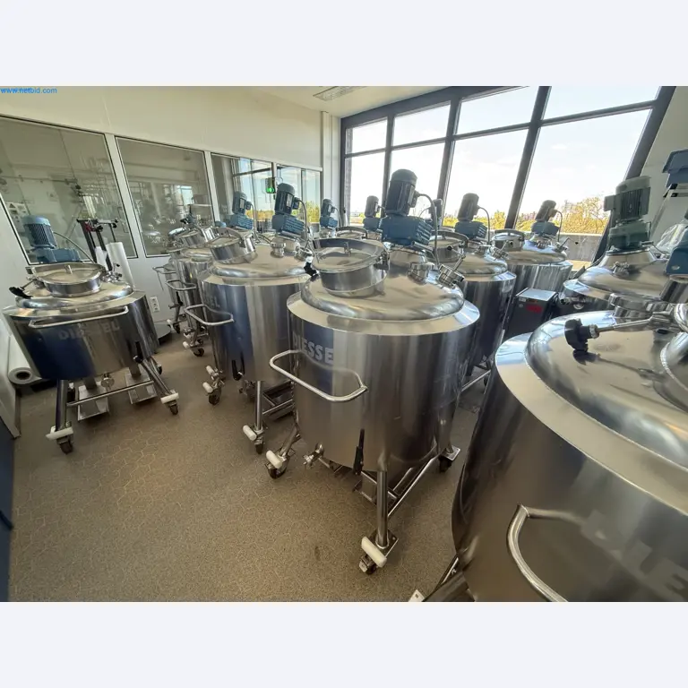 Instalações de produção e embalagem farmacêuticas / Equipamentos de laboratório e operacionais-2