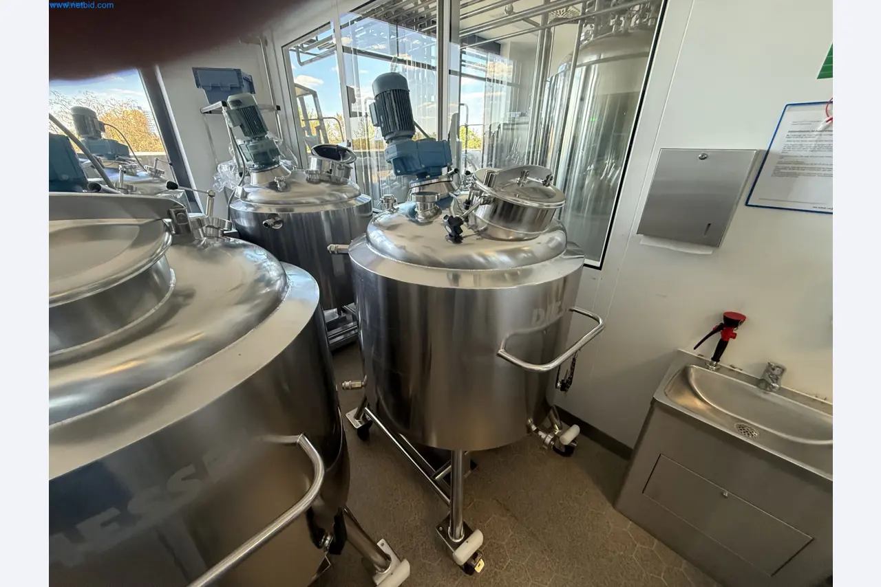 Instalações de produção e embalagem farmacêuticas / Equipamentos de laboratório e operacionais-1