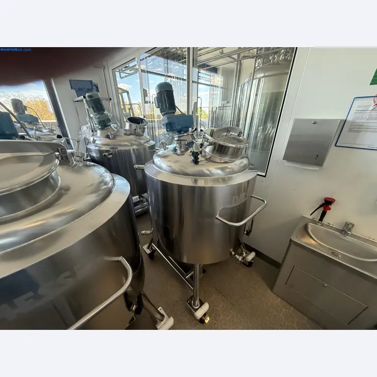 Instalações de produção e embalagem farmacêuticas / Equipamentos de laboratório e operacionais-1