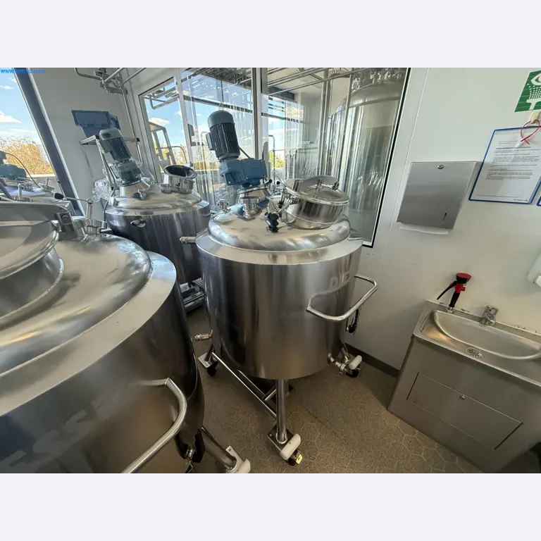 Instalações de produção e embalagem farmacêuticas / Equipamentos de laboratório e operacionais-2