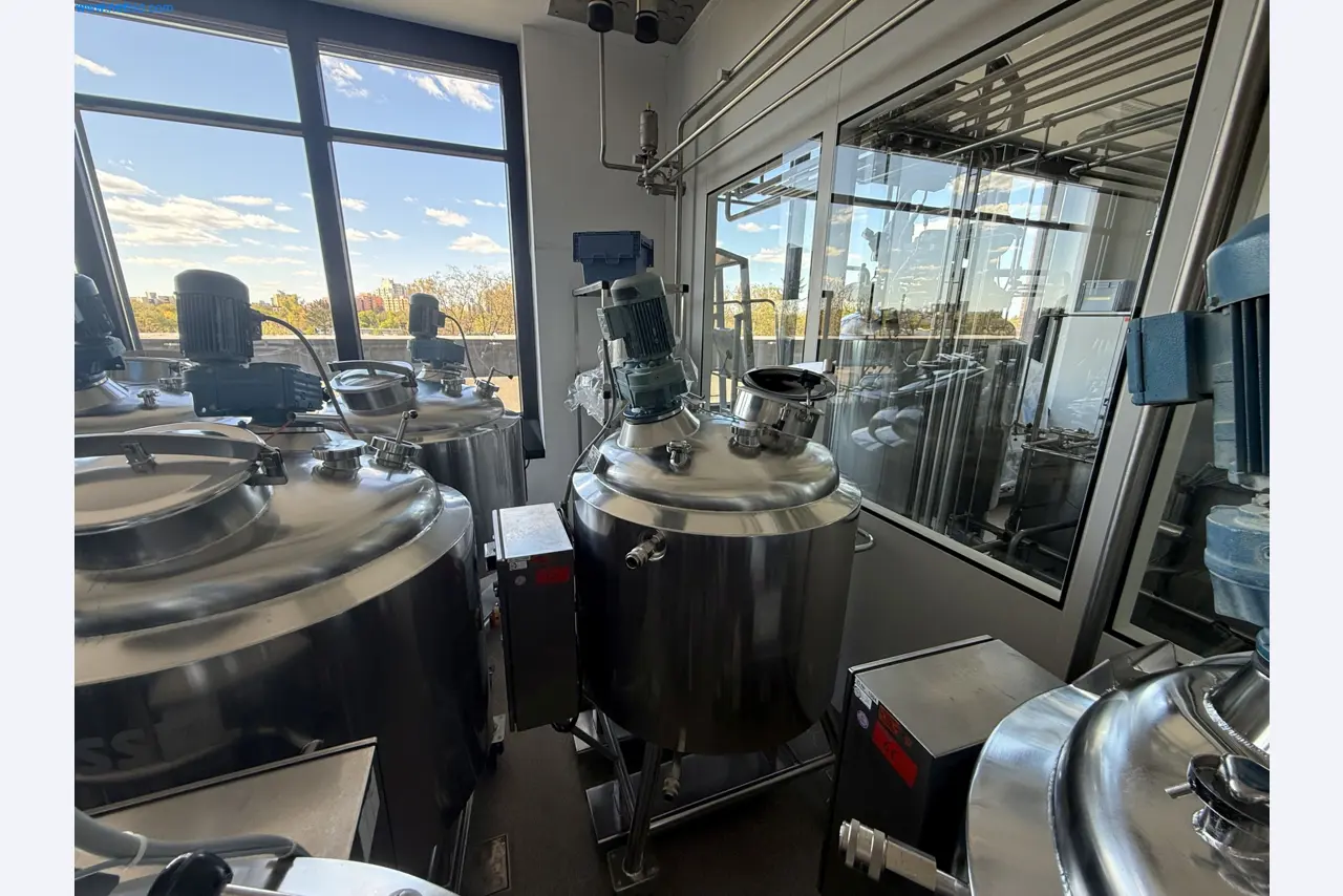 Instalações de produção e embalagem farmacêuticas / Equipamentos de laboratório e operacionais-1