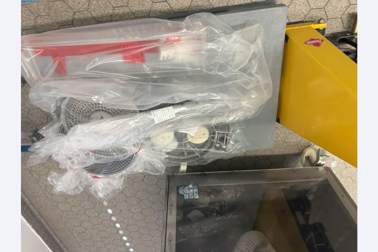 Instalações de produção e embalagem farmacêuticas / Equipamentos de laboratório e operacionais-3