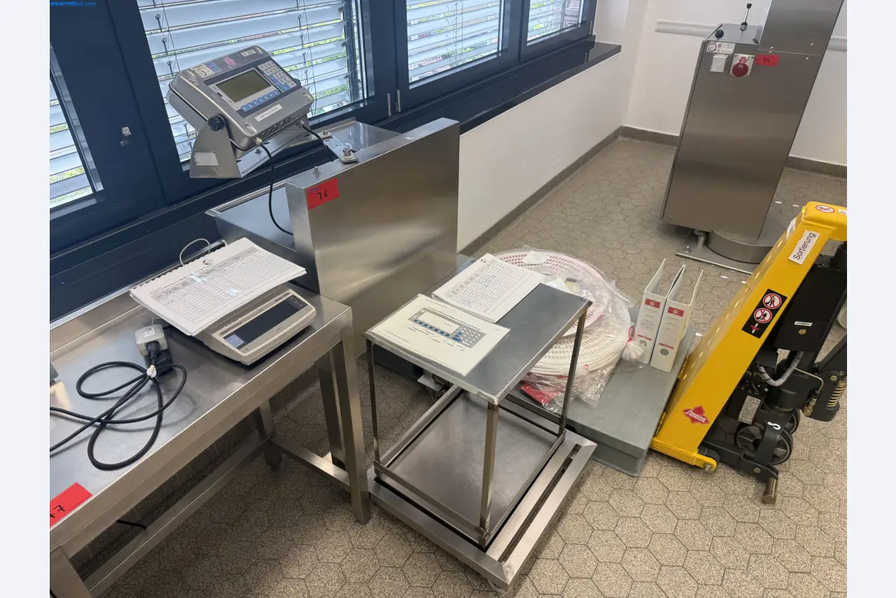 Instalações de produção e embalagem farmacêuticas / Equipamentos de laboratório e operacionais-1