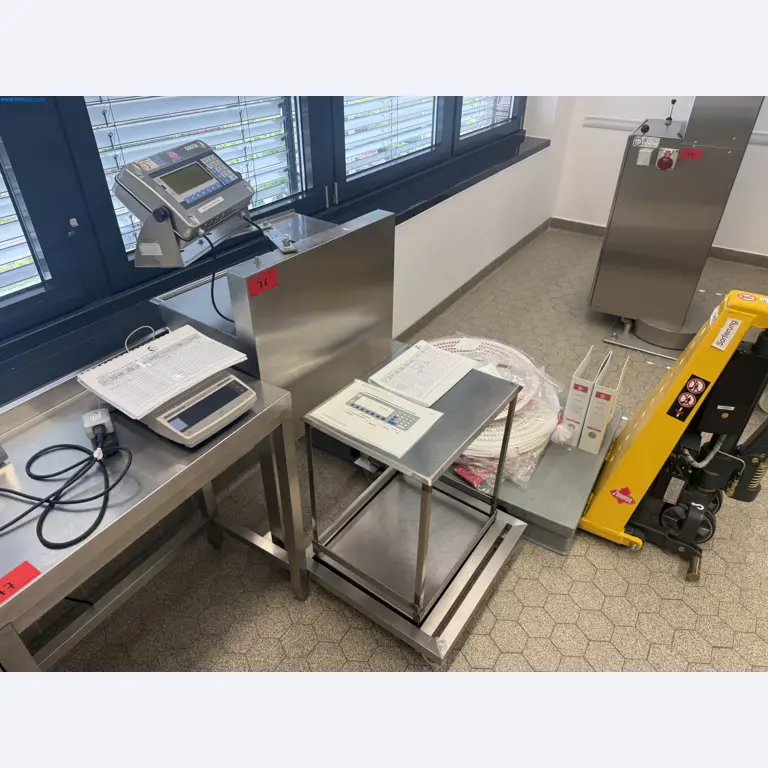Instalações de produção e embalagem farmacêuticas / Equipamentos de laboratório e operacionais-1