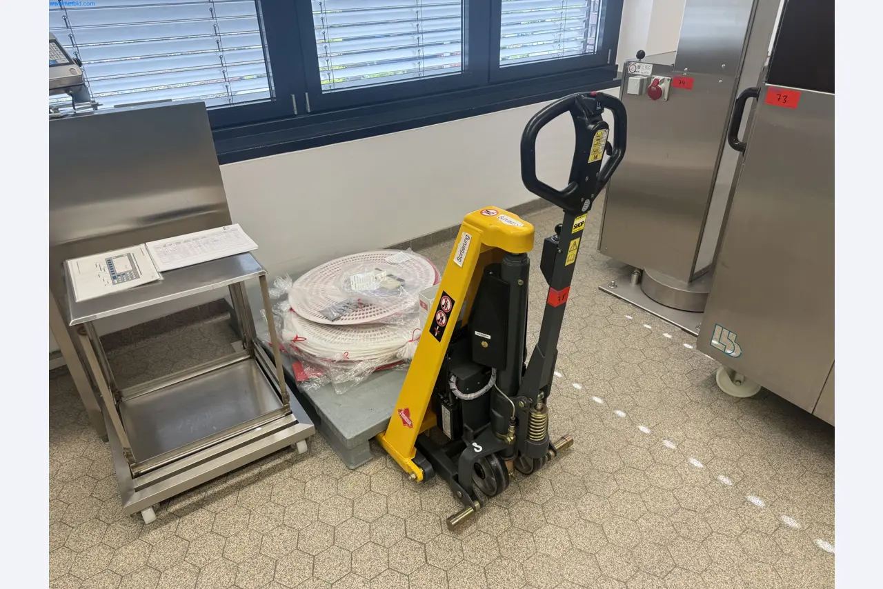 Instalações de produção e embalagem farmacêuticas / Equipamentos de laboratório e operacionais-1