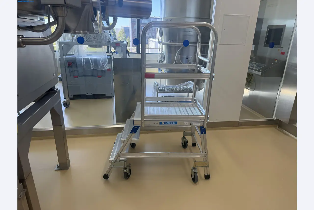 Instalações de produção e embalagem farmacêuticas / Equipamentos de laboratório e operacionais-1