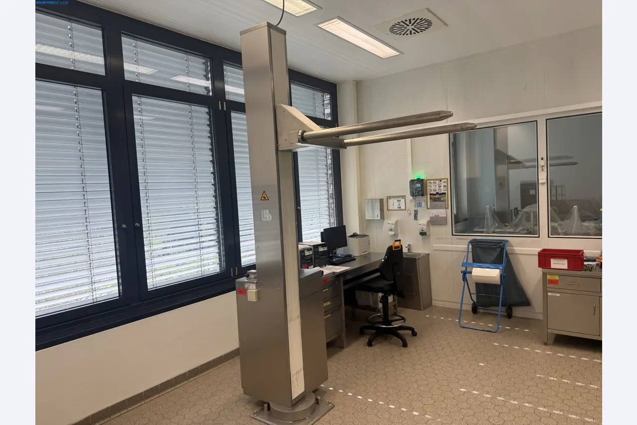 Instalações de produção e embalagem farmacêuticas / Equipamentos de laboratório e operacionais-1