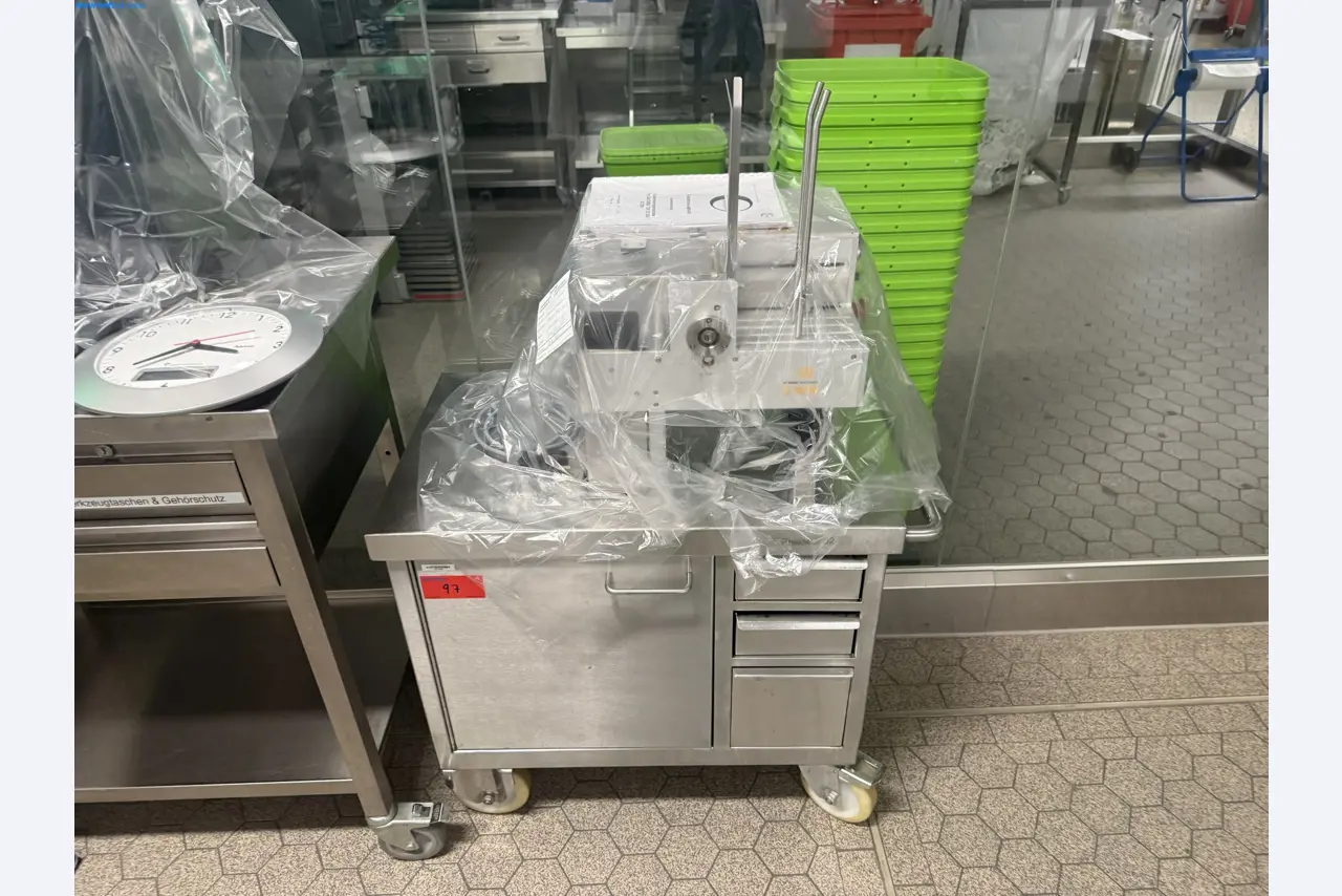 Instalações de produção e embalagem farmacêuticas / Equipamentos de laboratório e operacionais-1
