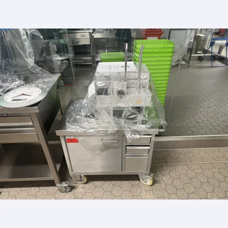 Instalações de produção e embalagem farmacêuticas / Equipamentos de laboratório e operacionais-1