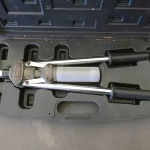 Two-Handed Riveting Pliers  BZ70