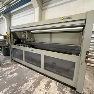 Emmegi Phantomatic T4 A machining center and ELMAG UFM 125 universal milling machine