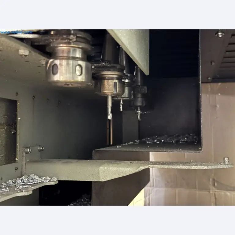 Emmegi Phantomatic T4 A machining center and ELMAG UFM 125 universal milling machine-3