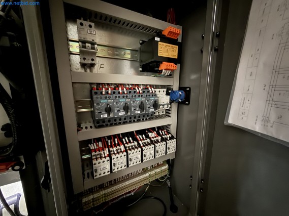 Emmegi Phantomatic T4 A machining center and ELMAG UFM 125 universal milling machine-6