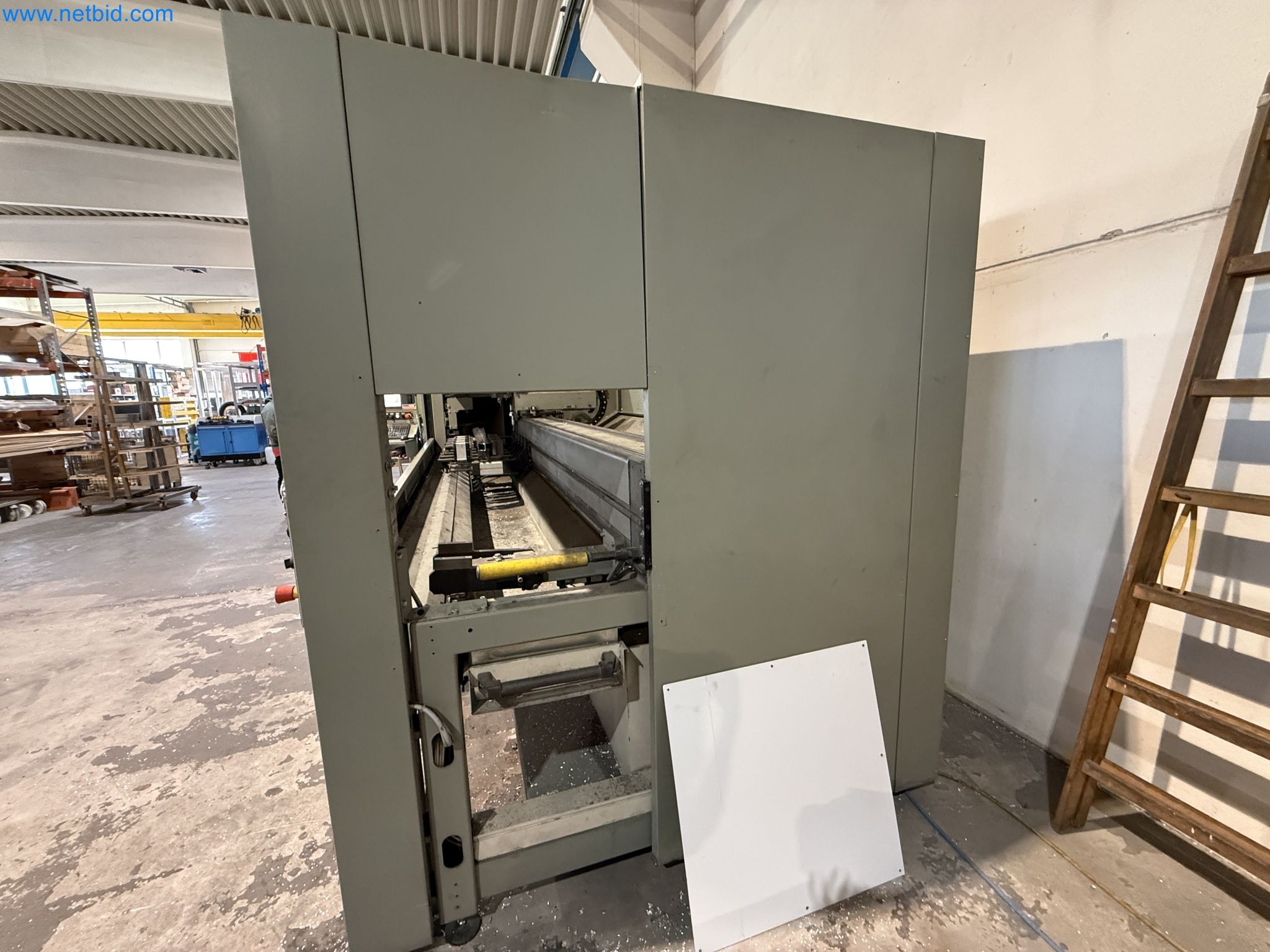 Emmegi Phantomatic T4 A machining center and ELMAG UFM 125 universal milling machine-12