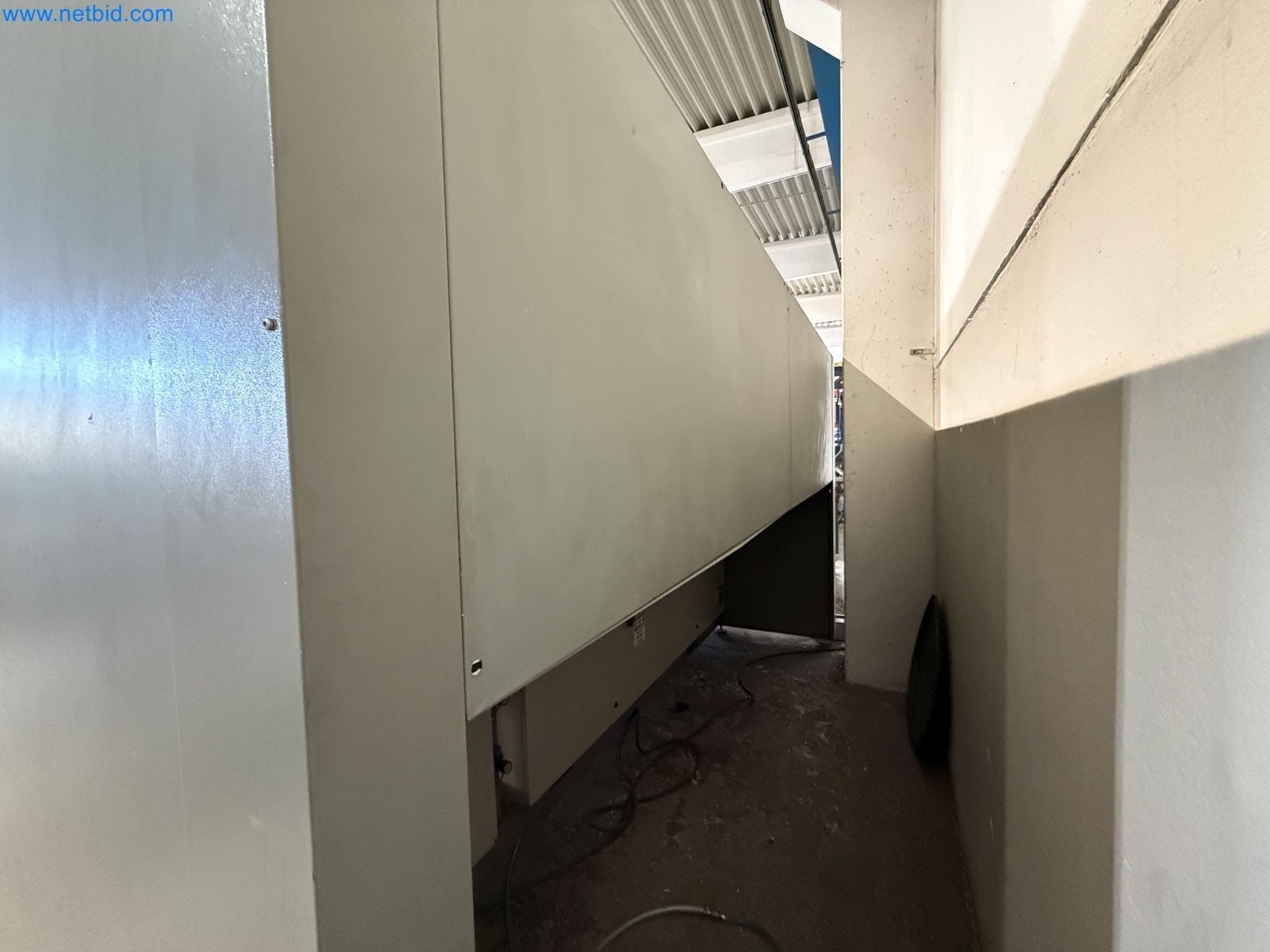 Emmegi Phantomatic T4 A machining center and ELMAG UFM 125 universal milling machine-13