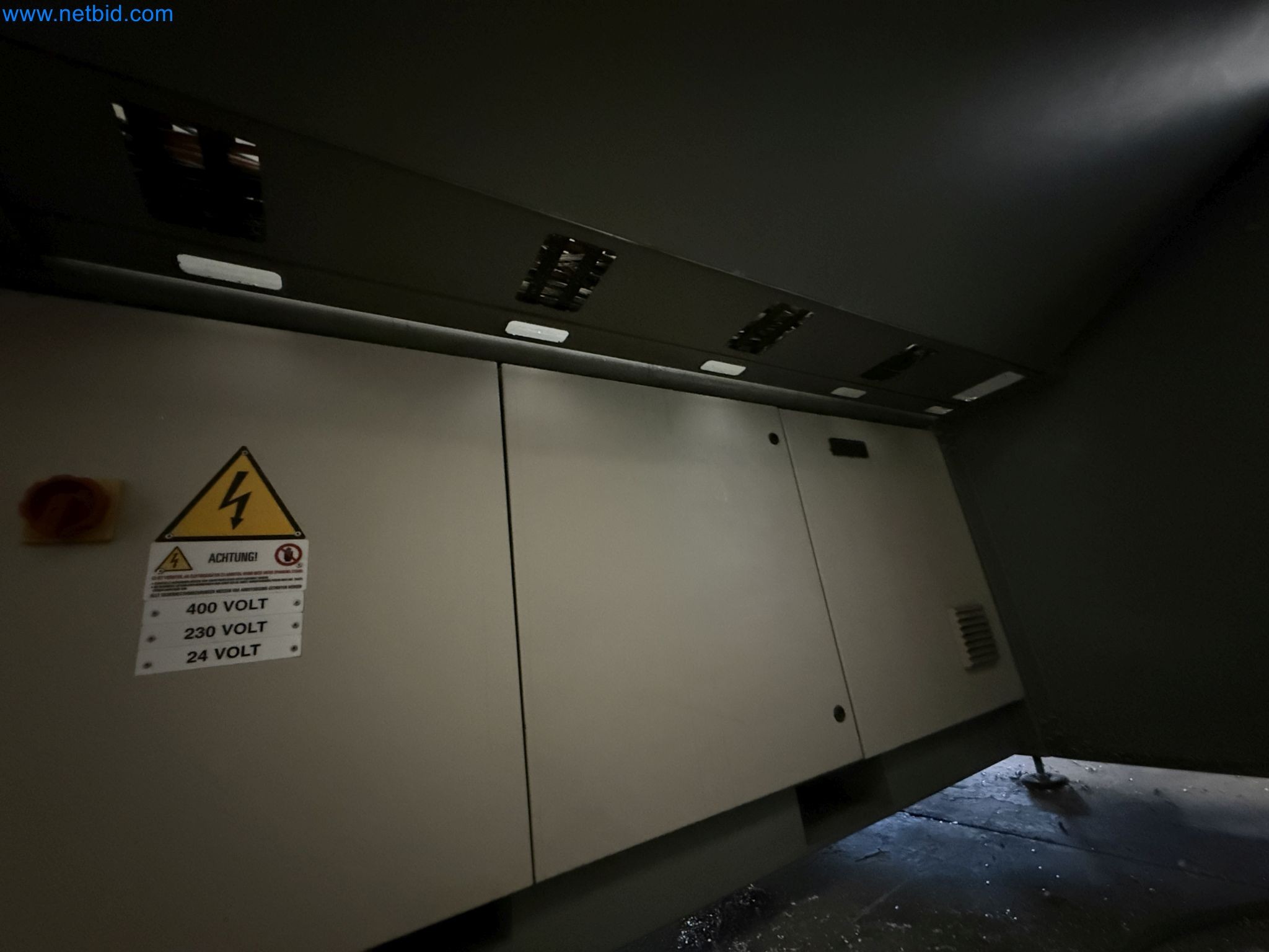 Emmegi Phantomatic T4 A machining center and ELMAG UFM 125 universal milling machine-18