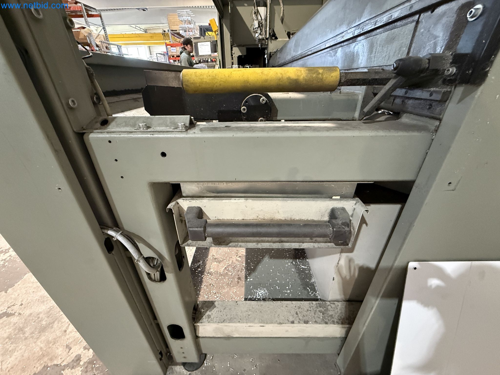 Emmegi Phantomatic T4 A machining center and ELMAG UFM 125 universal milling machine-20
