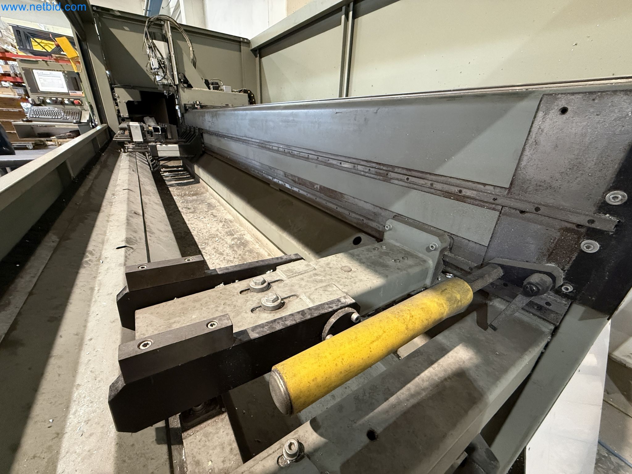 Emmegi Phantomatic T4 A machining center and ELMAG UFM 125 universal milling machine-21
