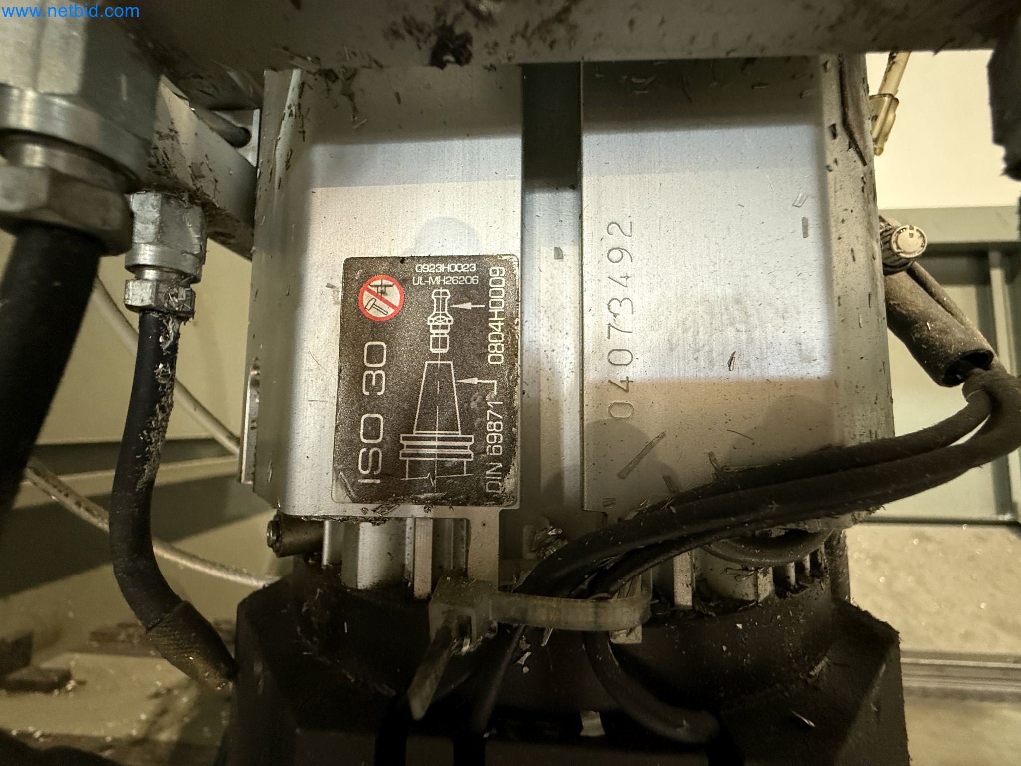 Emmegi Phantomatic T4 A machining center and ELMAG UFM 125 universal milling machine-24