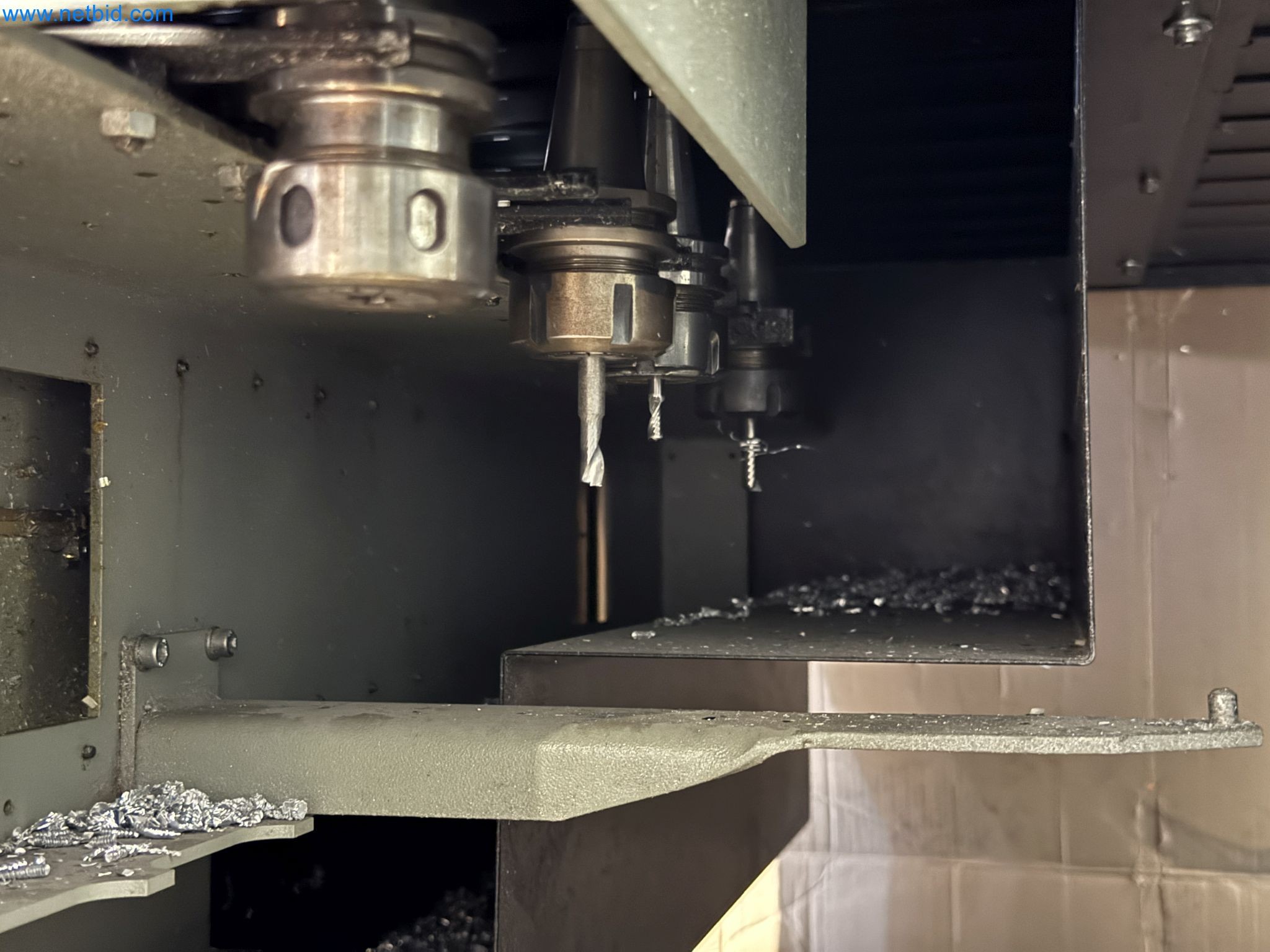 Emmegi Phantomatic T4 A machining center and ELMAG UFM 125 universal milling machine-26