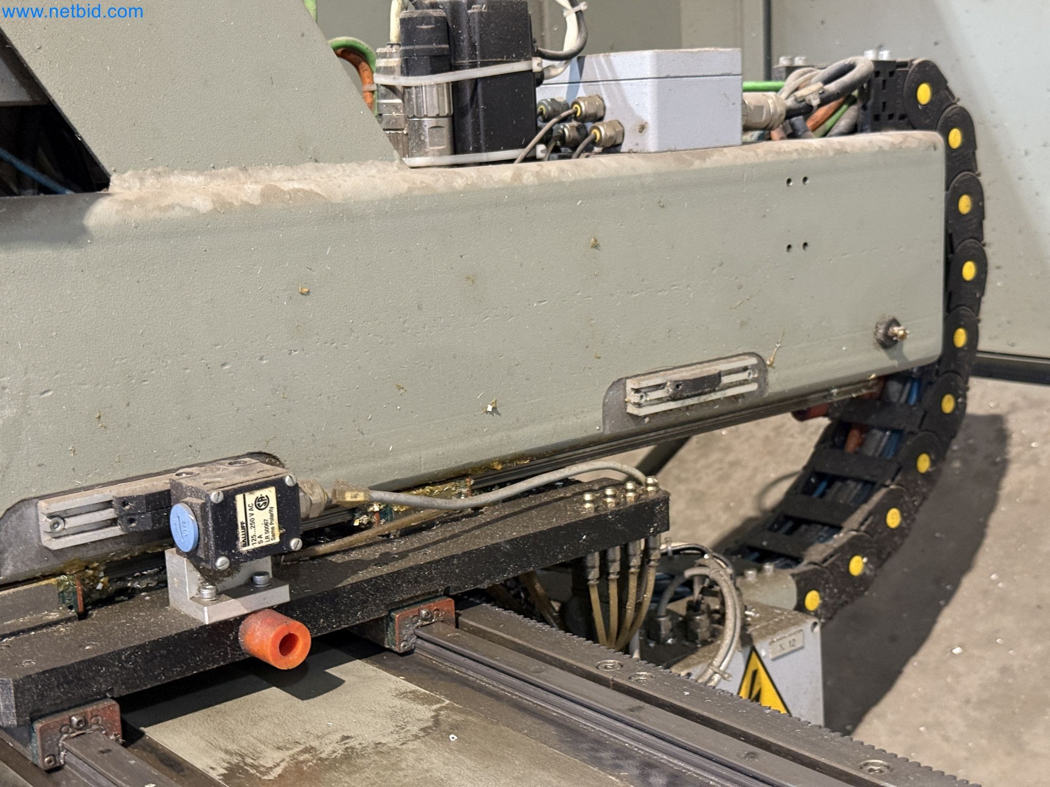 Emmegi Phantomatic T4 A machining center and ELMAG UFM 125 universal milling machine-27