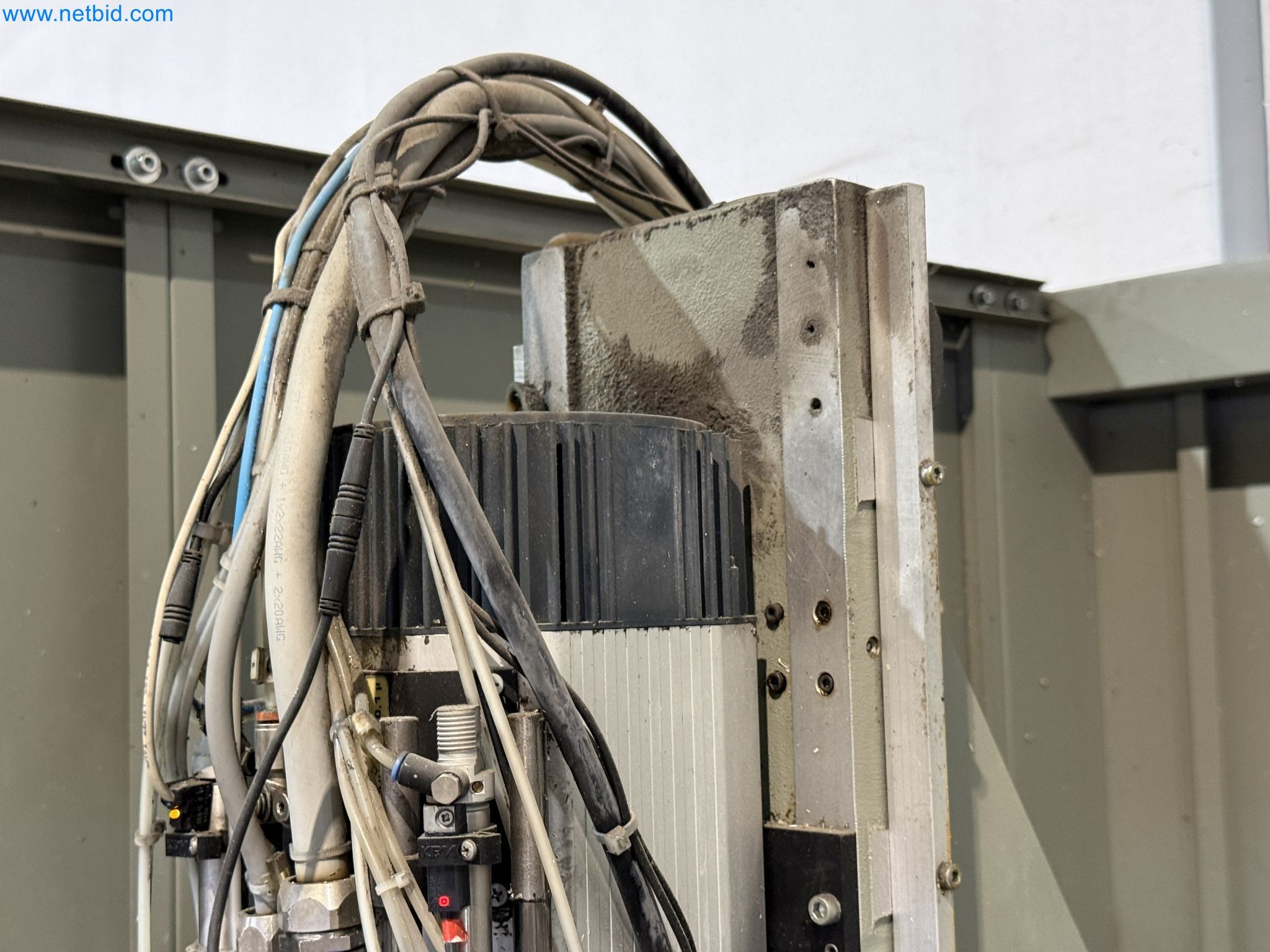 Emmegi Phantomatic T4 A machining center and ELMAG UFM 125 universal milling machine-28