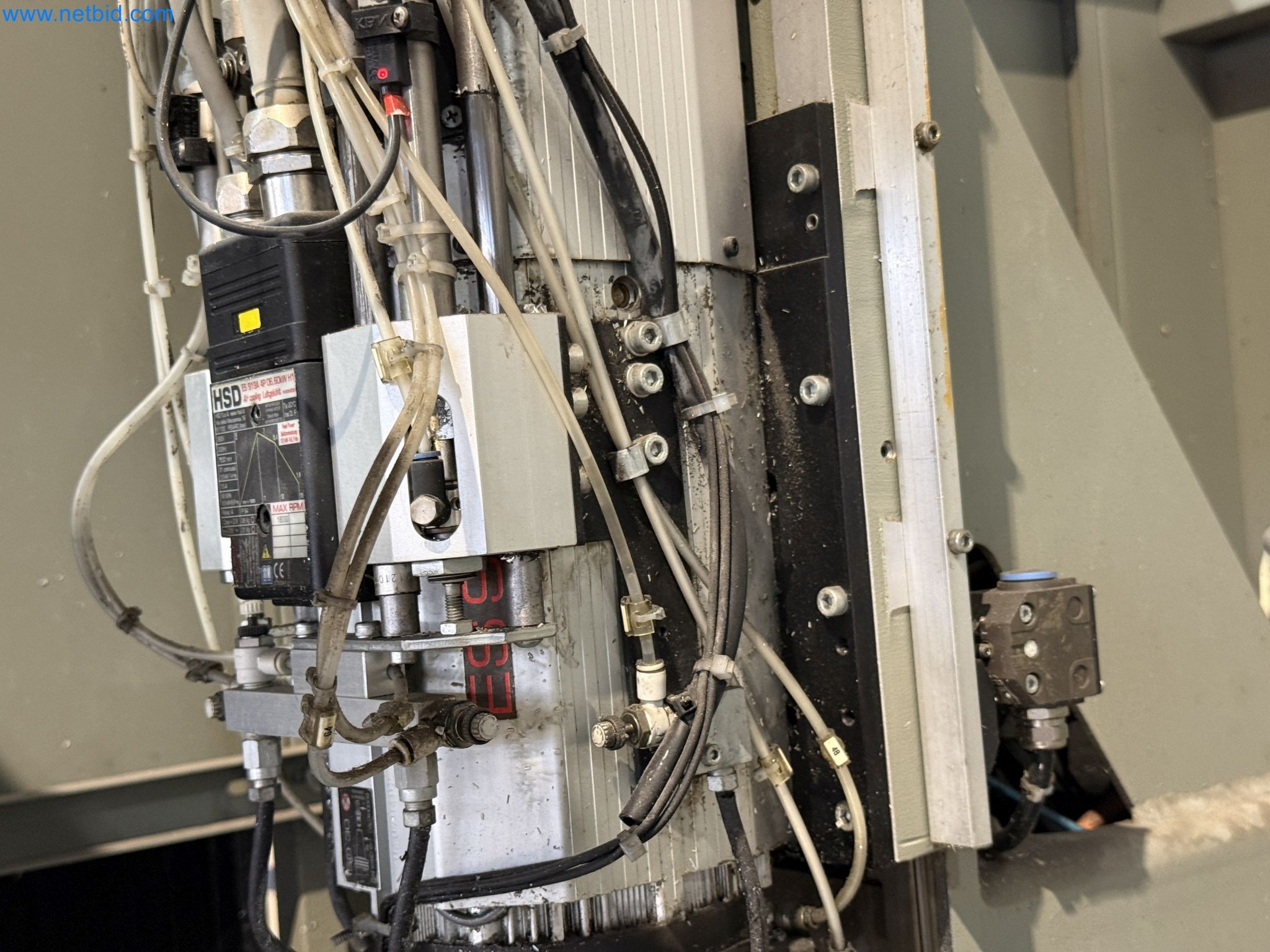 Emmegi Phantomatic T4 A machining center and ELMAG UFM 125 universal milling machine-29