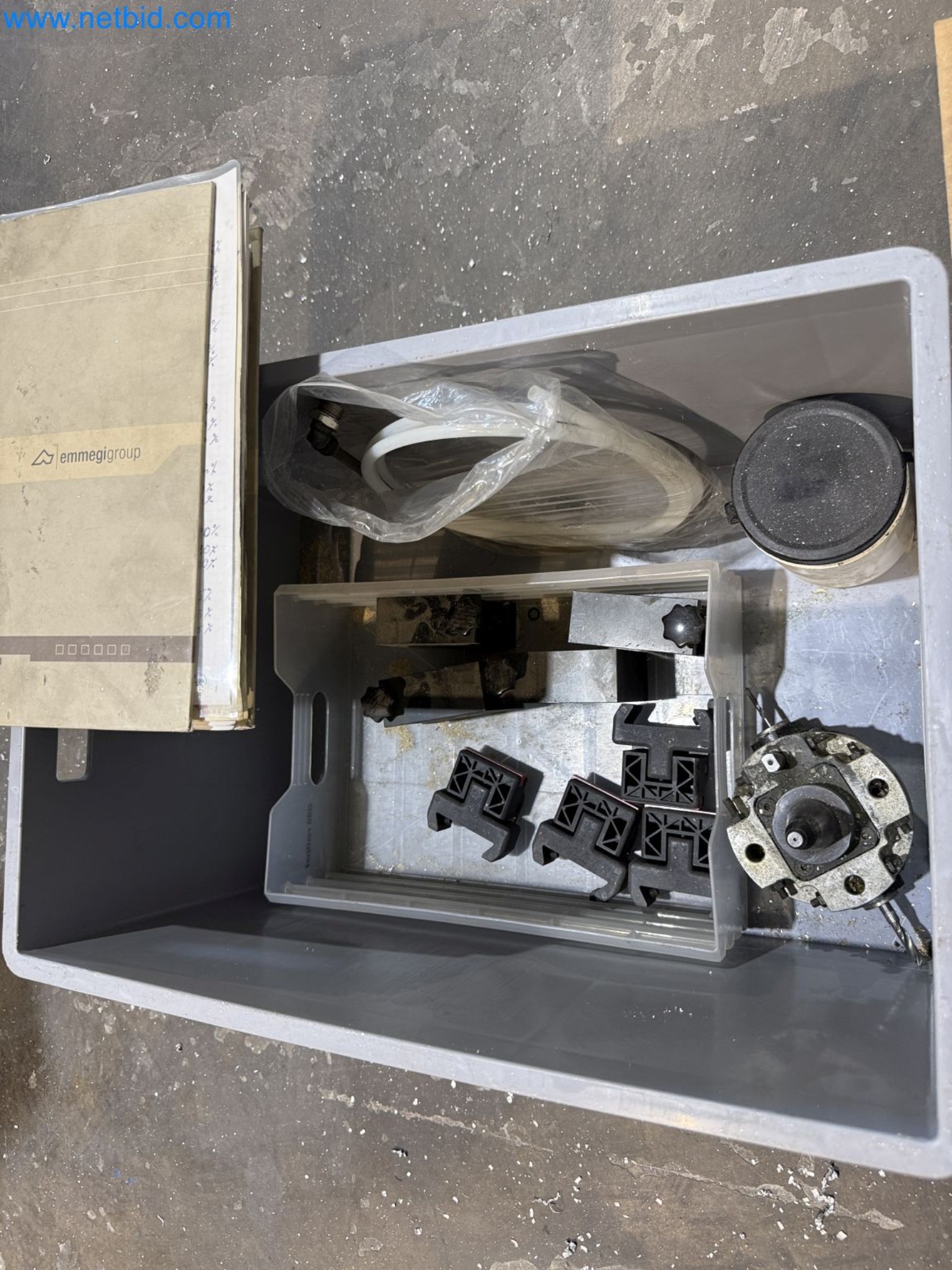 Emmegi Phantomatic T4 A machining center and ELMAG UFM 125 universal milling machine-36