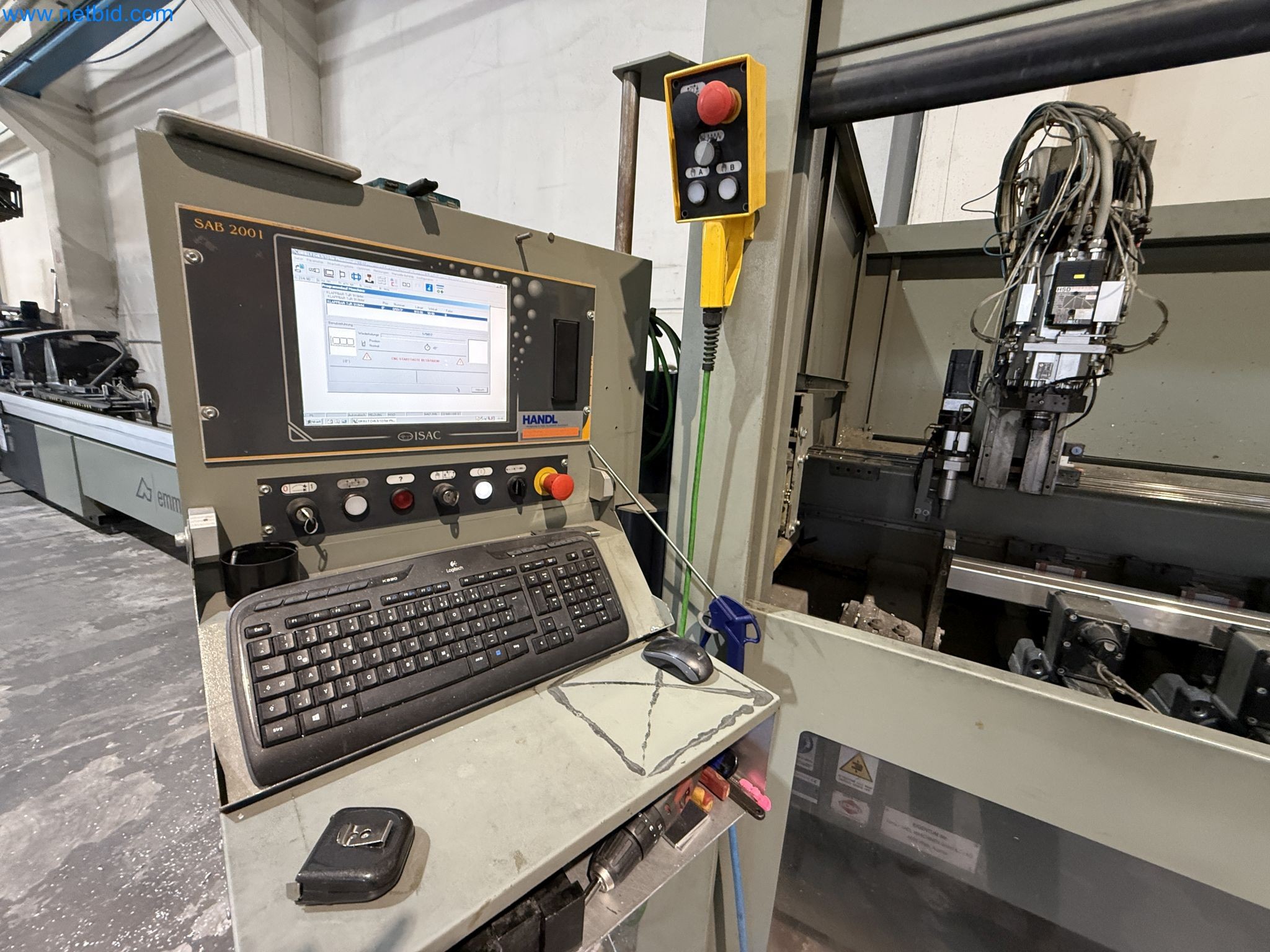 Emmegi Phantomatic T4 A machining center and ELMAG UFM 125 universal milling machine-3