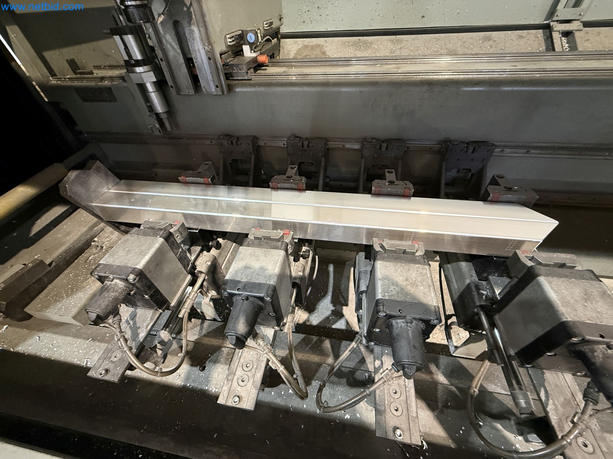 Emmegi Phantomatic T4 A machining center and ELMAG UFM 125 universal milling machine-6