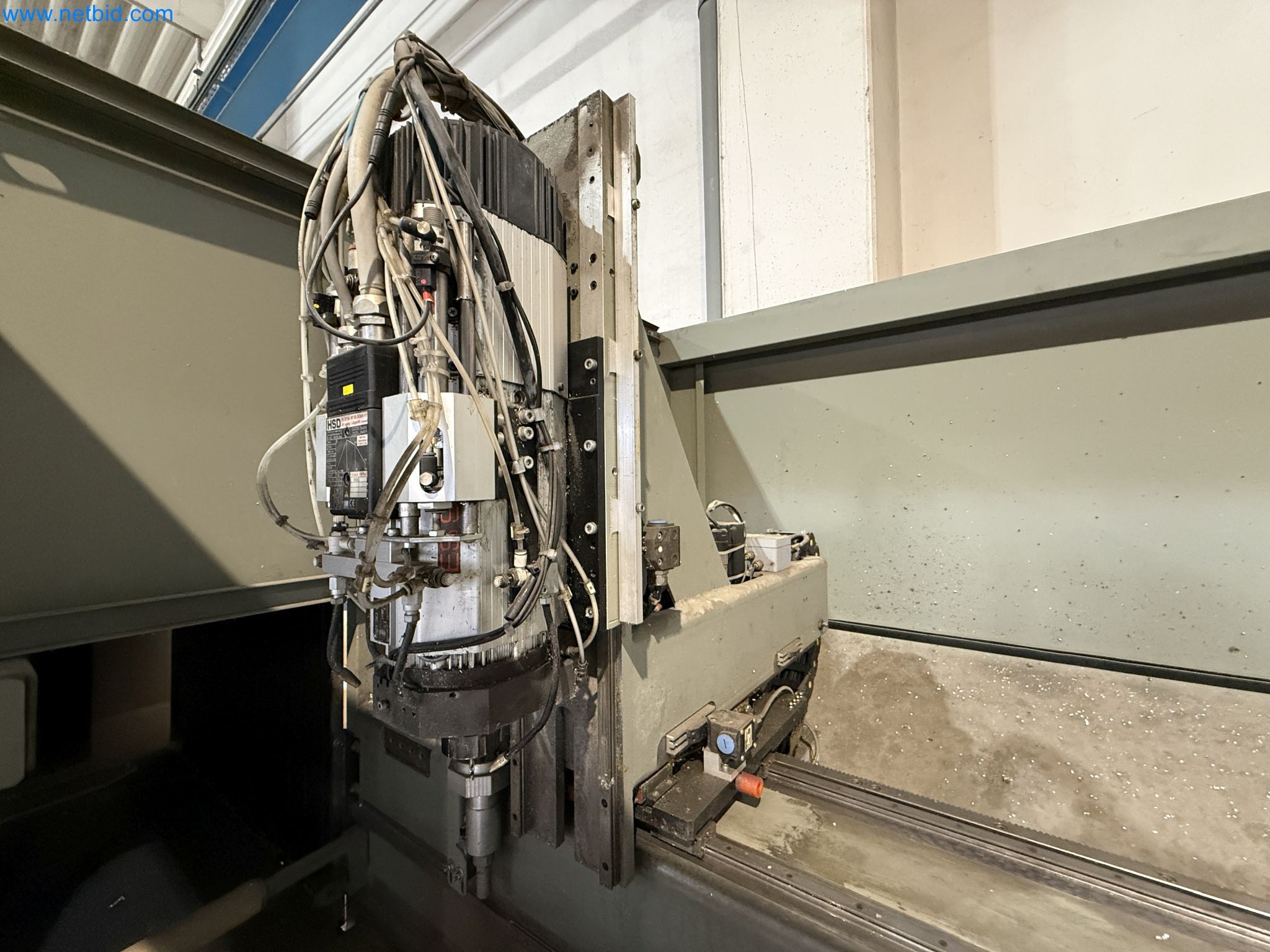 Emmegi Phantomatic T4 A machining center and ELMAG UFM 125 universal milling machine-7