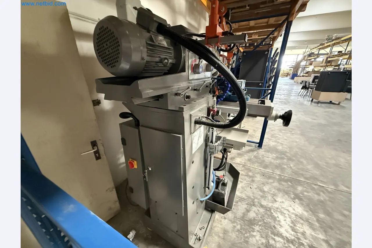 Emmegi Phantomatic T4 A machining center and ELMAG UFM 125 universal milling machine-11