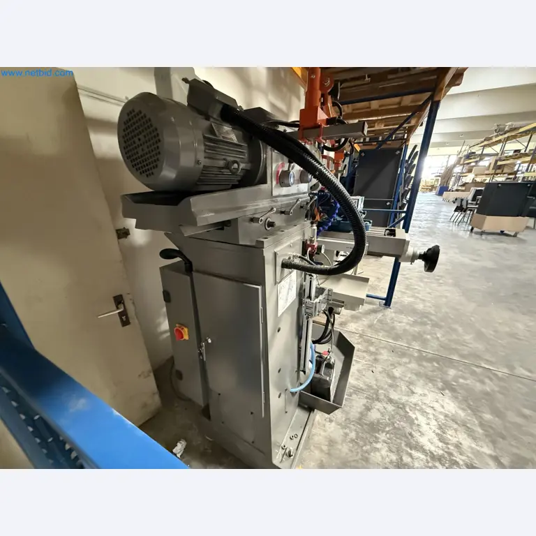 Emmegi Phantomatic T4 A machining center and ELMAG UFM 125 universal milling machine-11