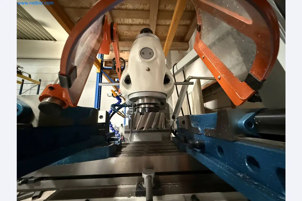 Emmegi Phantomatic T4 A machining center and ELMAG UFM 125 universal milling machine-15