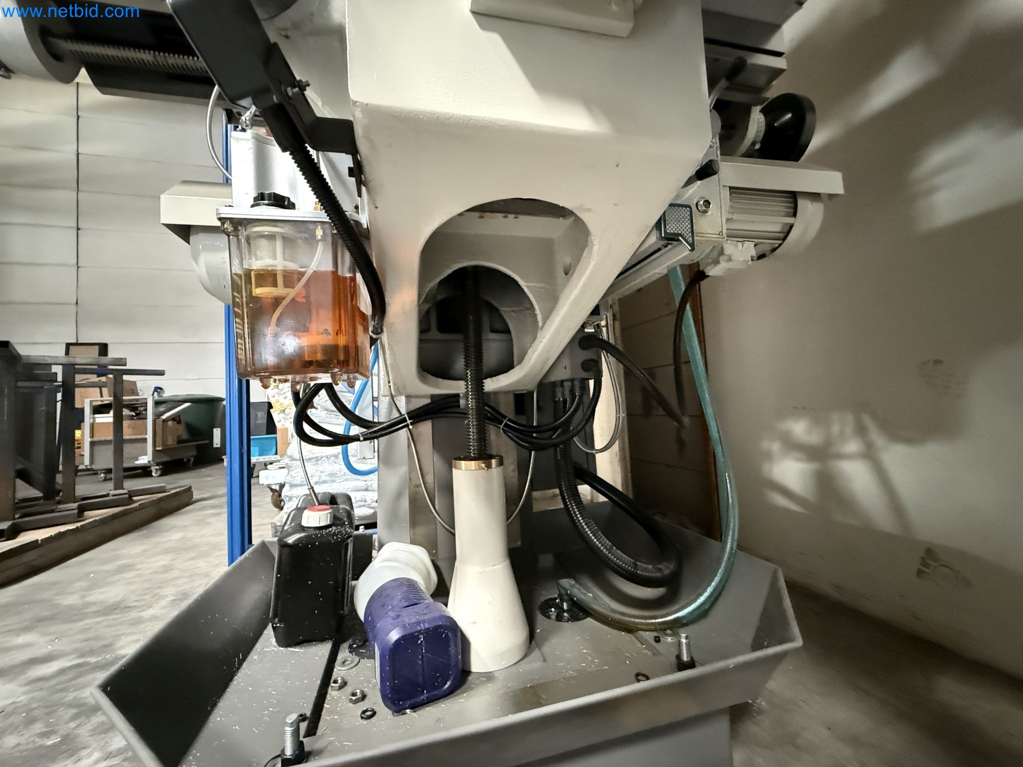 Emmegi Phantomatic T4 A machining center and ELMAG UFM 125 universal milling machine-16