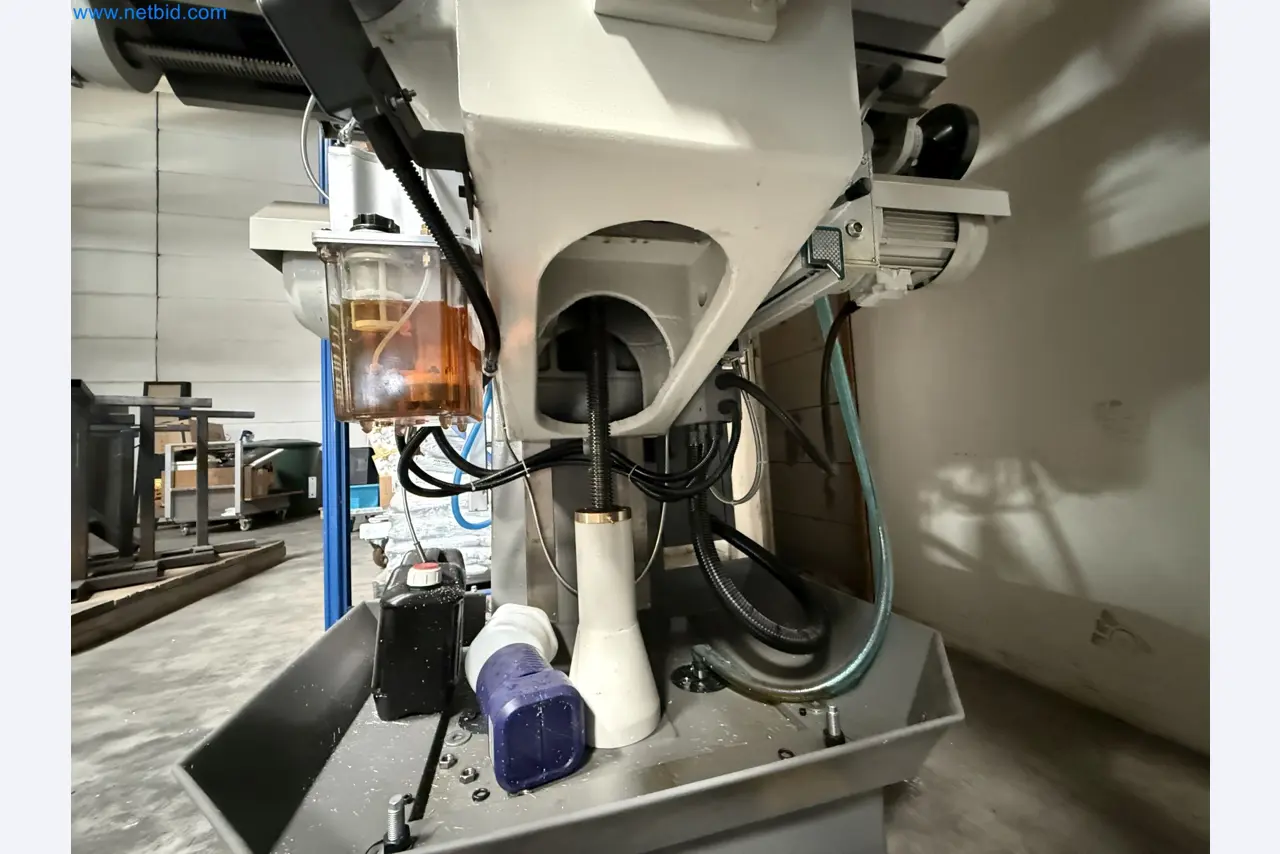Emmegi Phantomatic T4 A machining center and ELMAG UFM 125 universal milling machine-16
