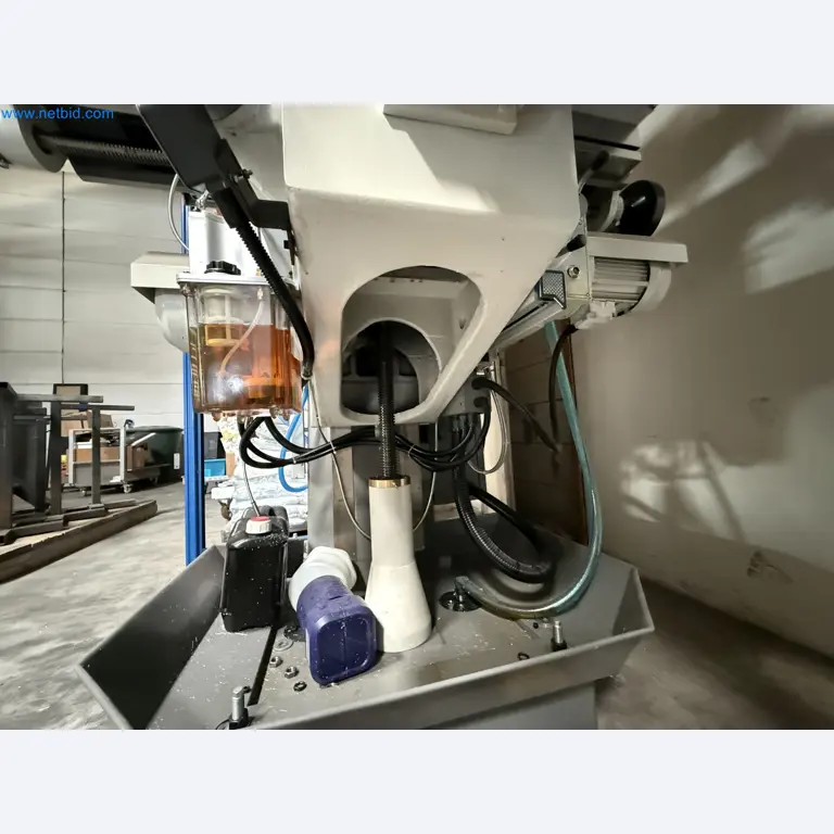 Emmegi Phantomatic T4 A machining center and ELMAG UFM 125 universal milling machine-16