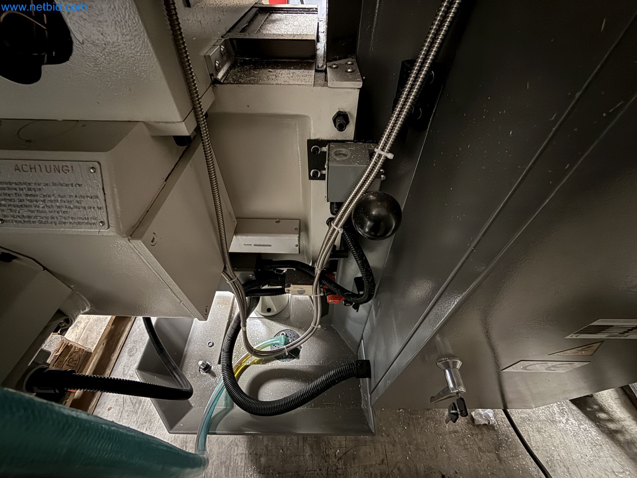Emmegi Phantomatic T4 A machining center and ELMAG UFM 125 universal milling machine-25