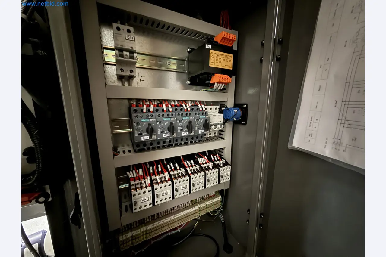 Emmegi Phantomatic T4 A machining center and ELMAG UFM 125 universal milling machine-27