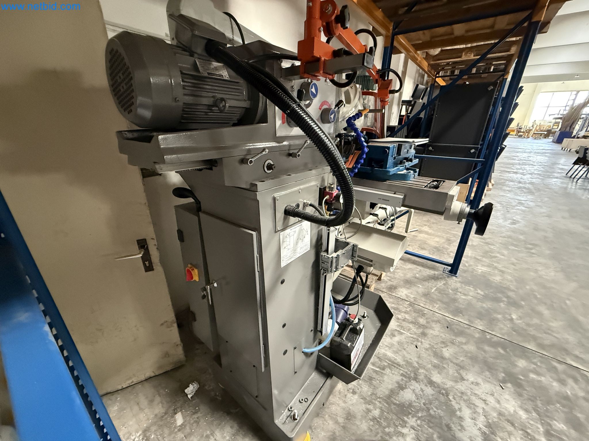 Emmegi Phantomatic T4 A machining center and ELMAG UFM 125 universal milling machine-2