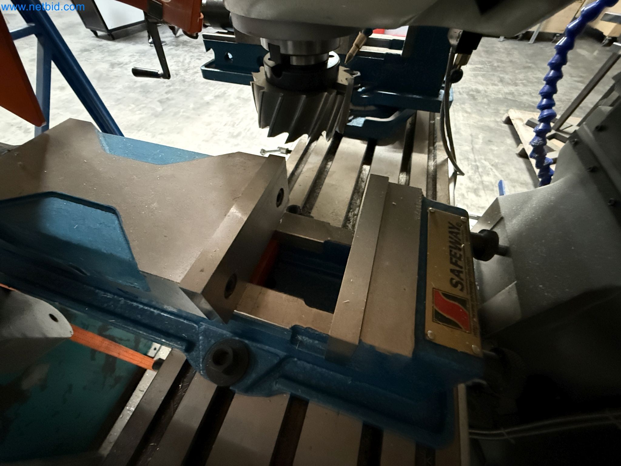 Emmegi Phantomatic T4 A machining center and ELMAG UFM 125 universal milling machine-33