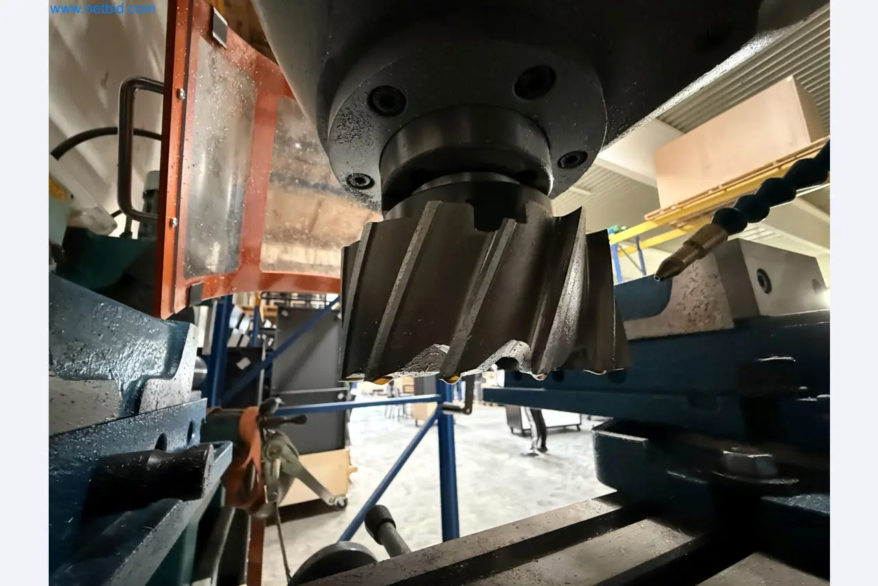 Emmegi Phantomatic T4 A machining center and ELMAG UFM 125 universal milling machine-34