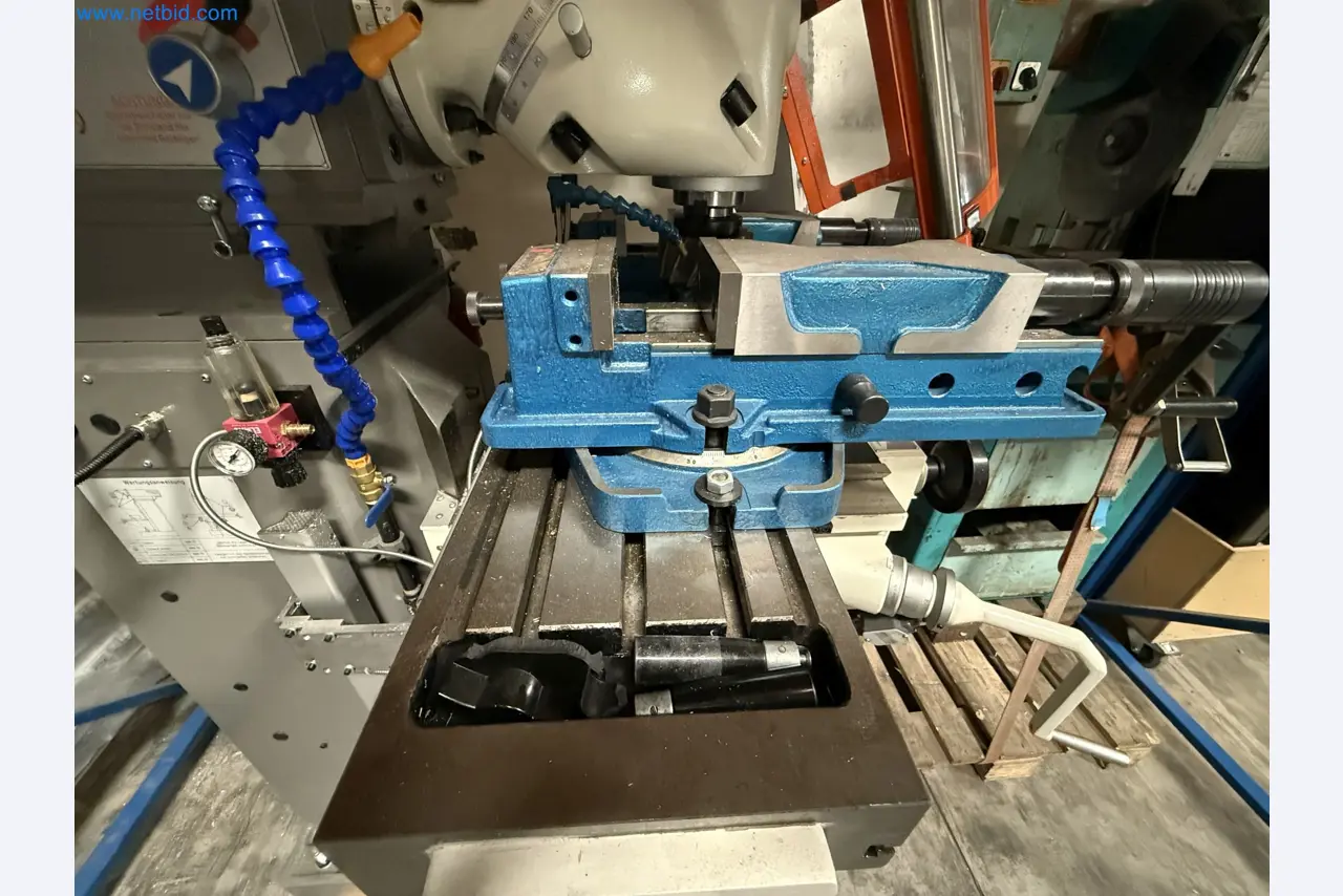 Emmegi Phantomatic T4 A machining center and ELMAG UFM 125 universal milling machine-37