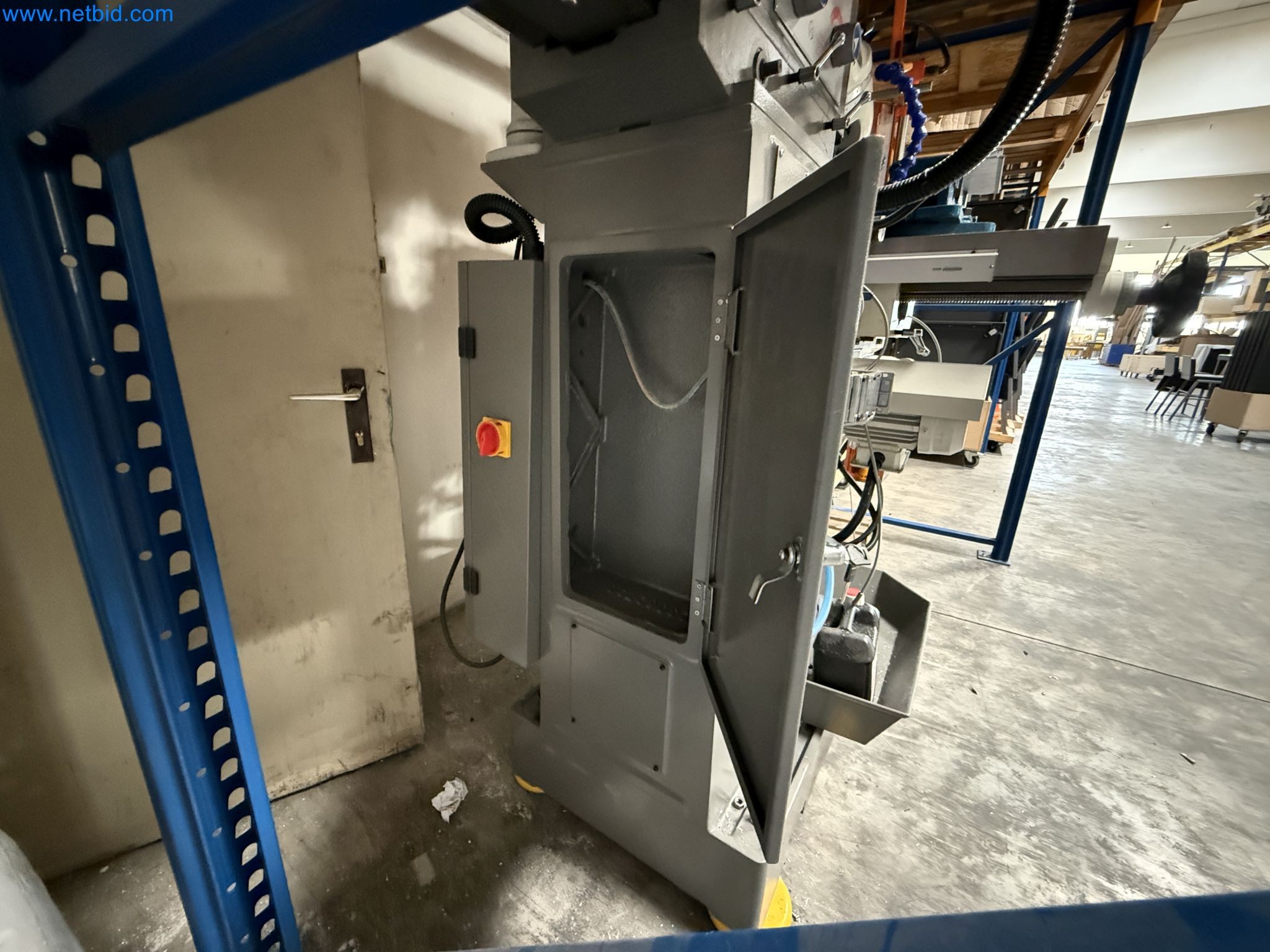 Emmegi Phantomatic T4 A machining center and ELMAG UFM 125 universal milling machine-6