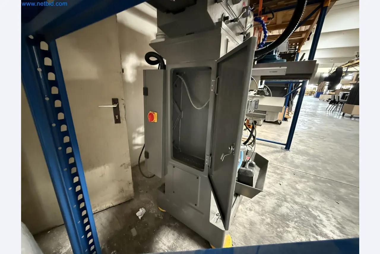 Emmegi Phantomatic T4 A machining center and ELMAG UFM 125 universal milling machine-6