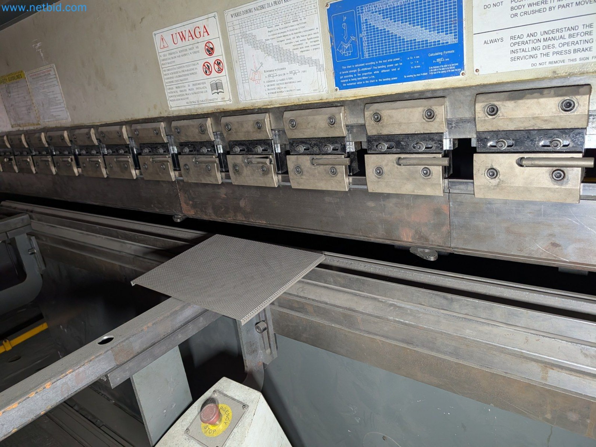 Metallbearbeitungsmaschinen 


-3