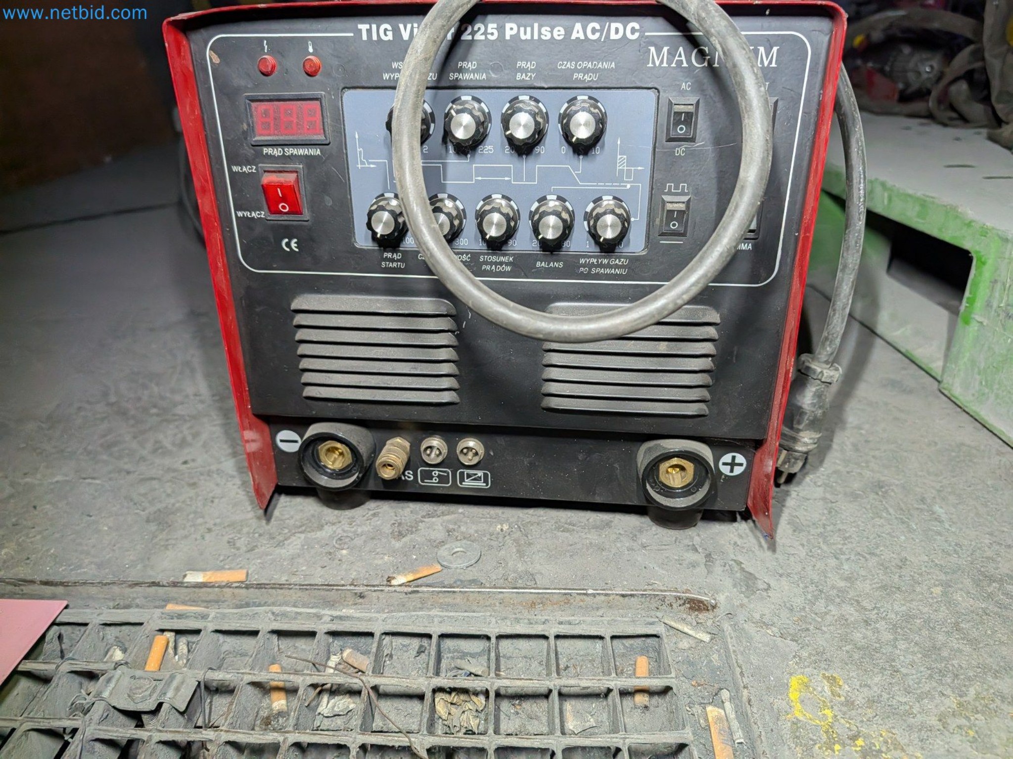 Metallbearbeitungsmaschinen 


-7