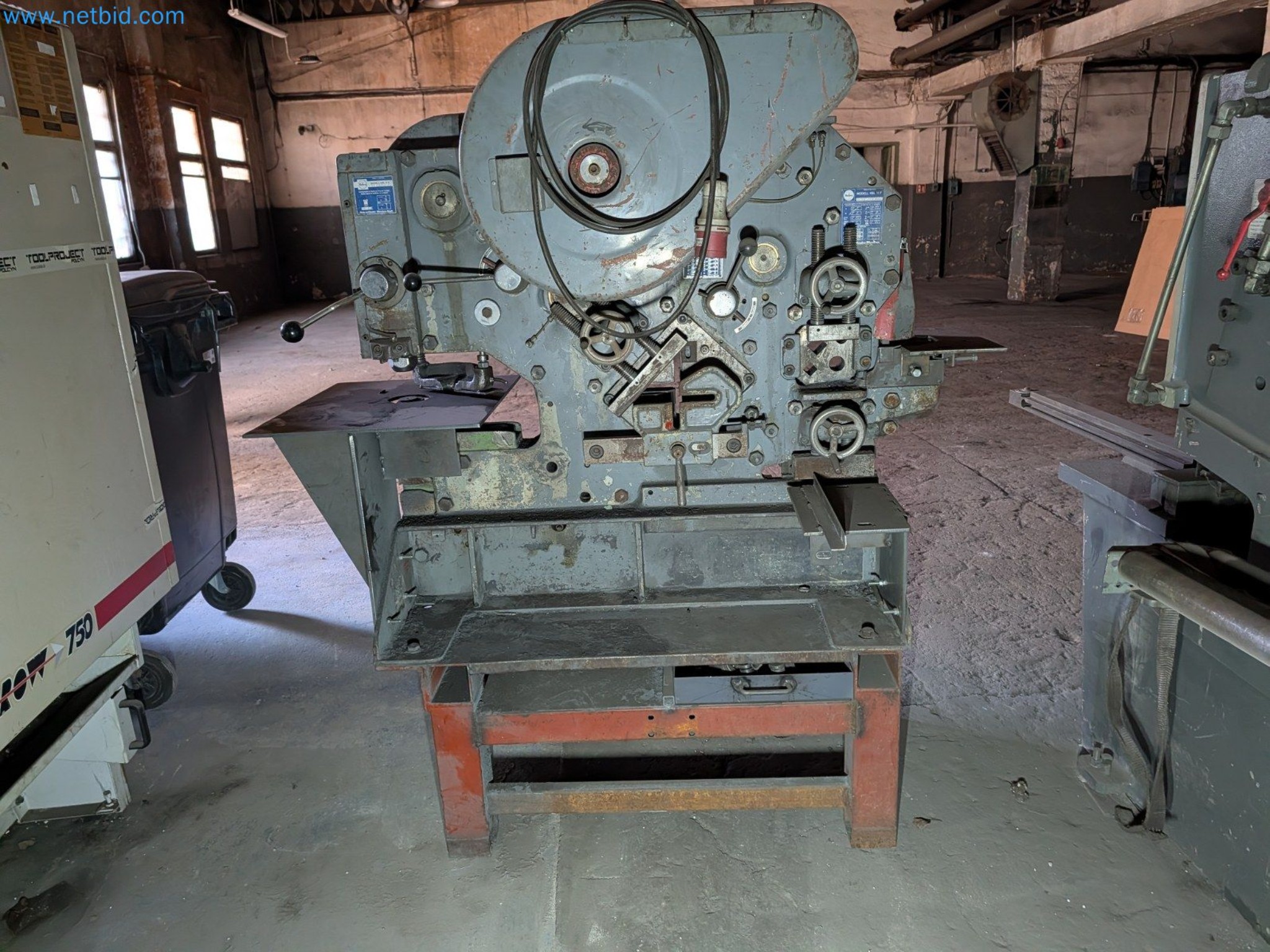 Metalworking machines


-12